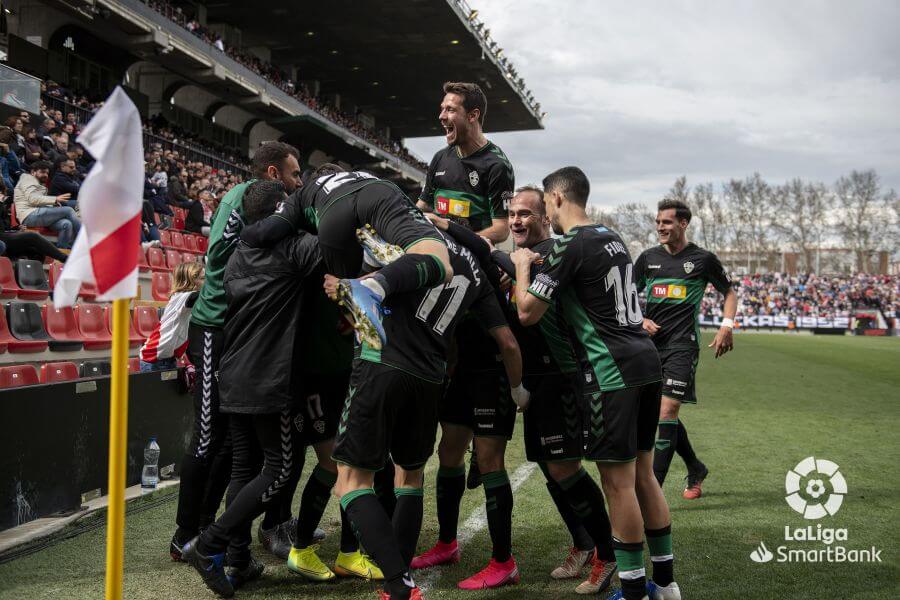Los jugadores del Elche celebran un gol en Vallecas / LFP